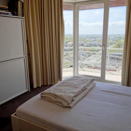 Apartment Coastal Comfort With Parking, Cleaning Included *