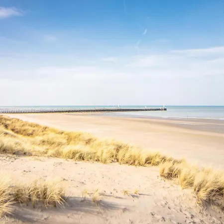 Coastal Comfort With Parking, Cleaning Included Nieuwpoort