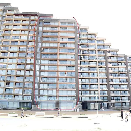 Coastal Comfort With Parking, Cleaning Included Lägenhet Nieuwpoort