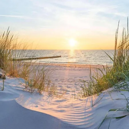 Coastal Comfort With Parking, Cleaning Included Lägenhet